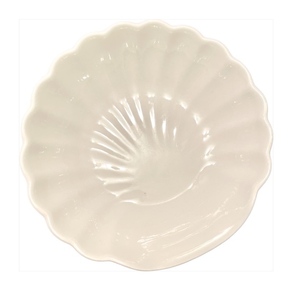 🟥GONE🟥 White Scallop Shell Shaped Dish - Picture 3 of 8